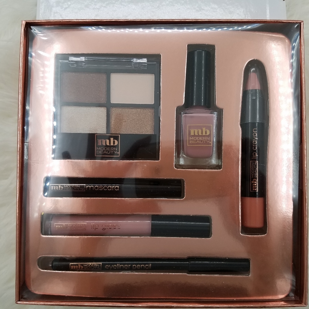 Mb Modern Beauty Essentials Cosmetic Collection. - Picture 3 of 4